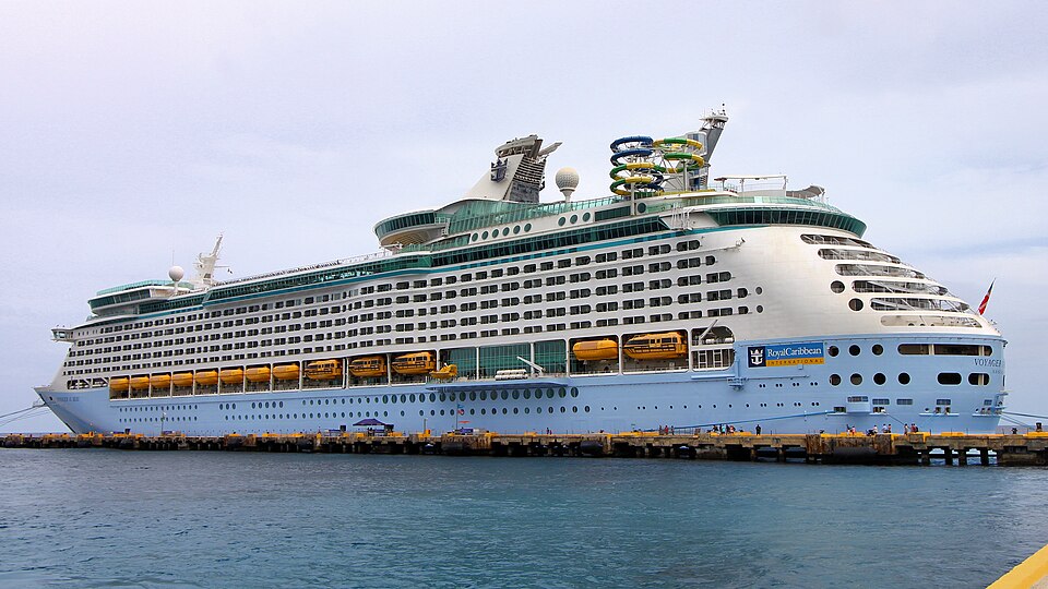 Фотография судна VOYAGER OF THE SEAS