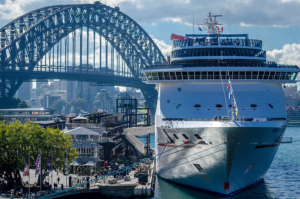 Фотография судна CARNIVAL SPIRIT