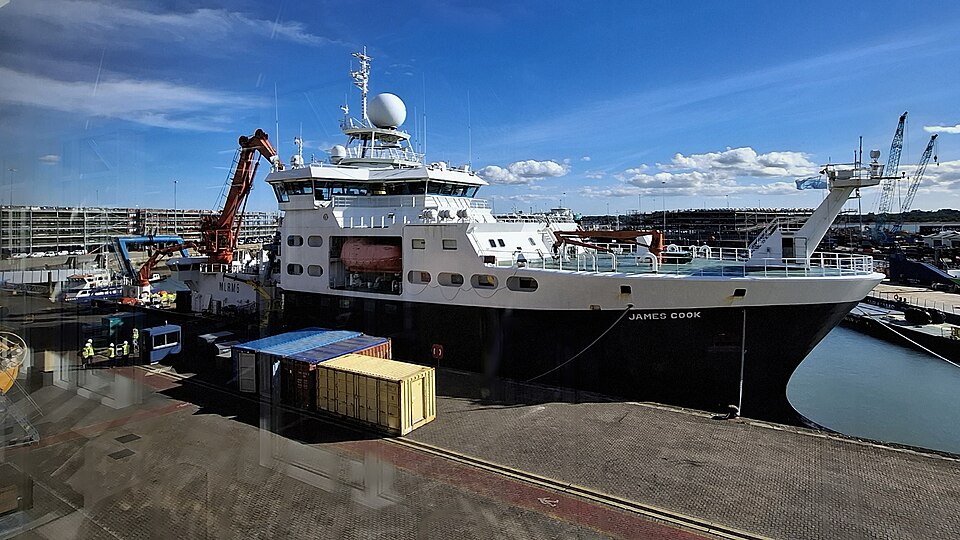 Фотография судна JAMES COOK