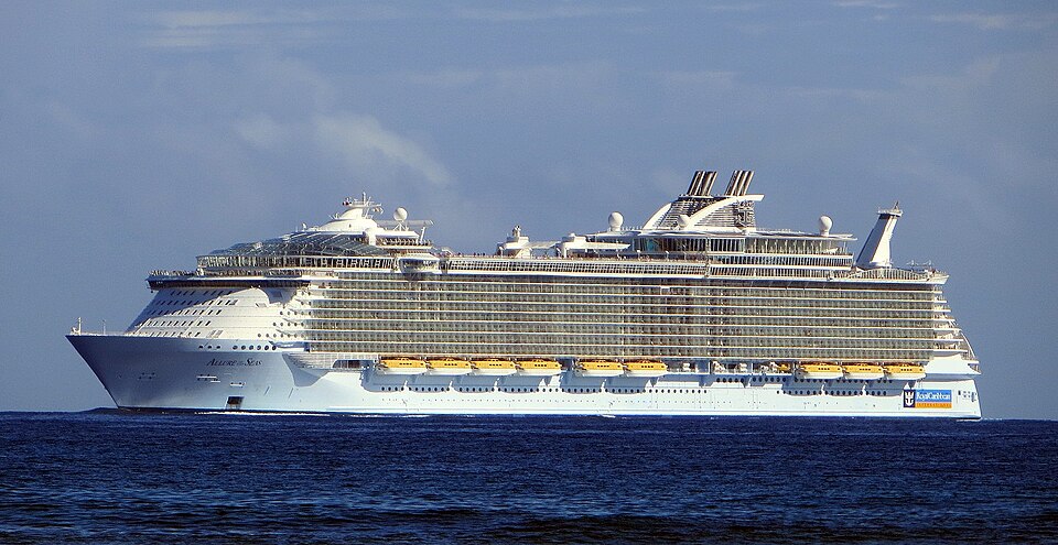 Фотография судна ALLURE OF THE SEAS