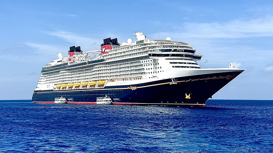 Фотография судна DISNEY TREASURE